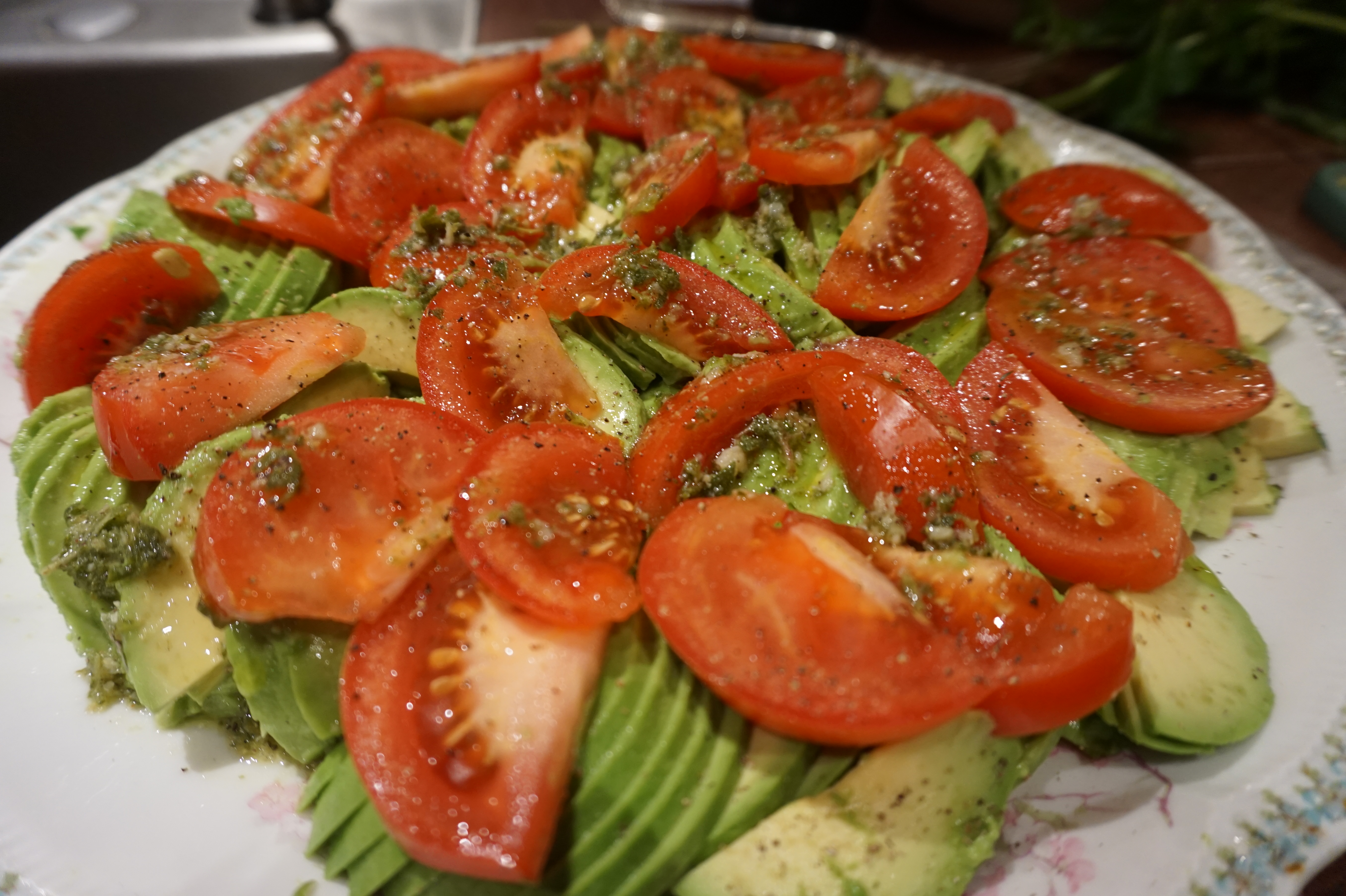 avocado salad with tomatoes