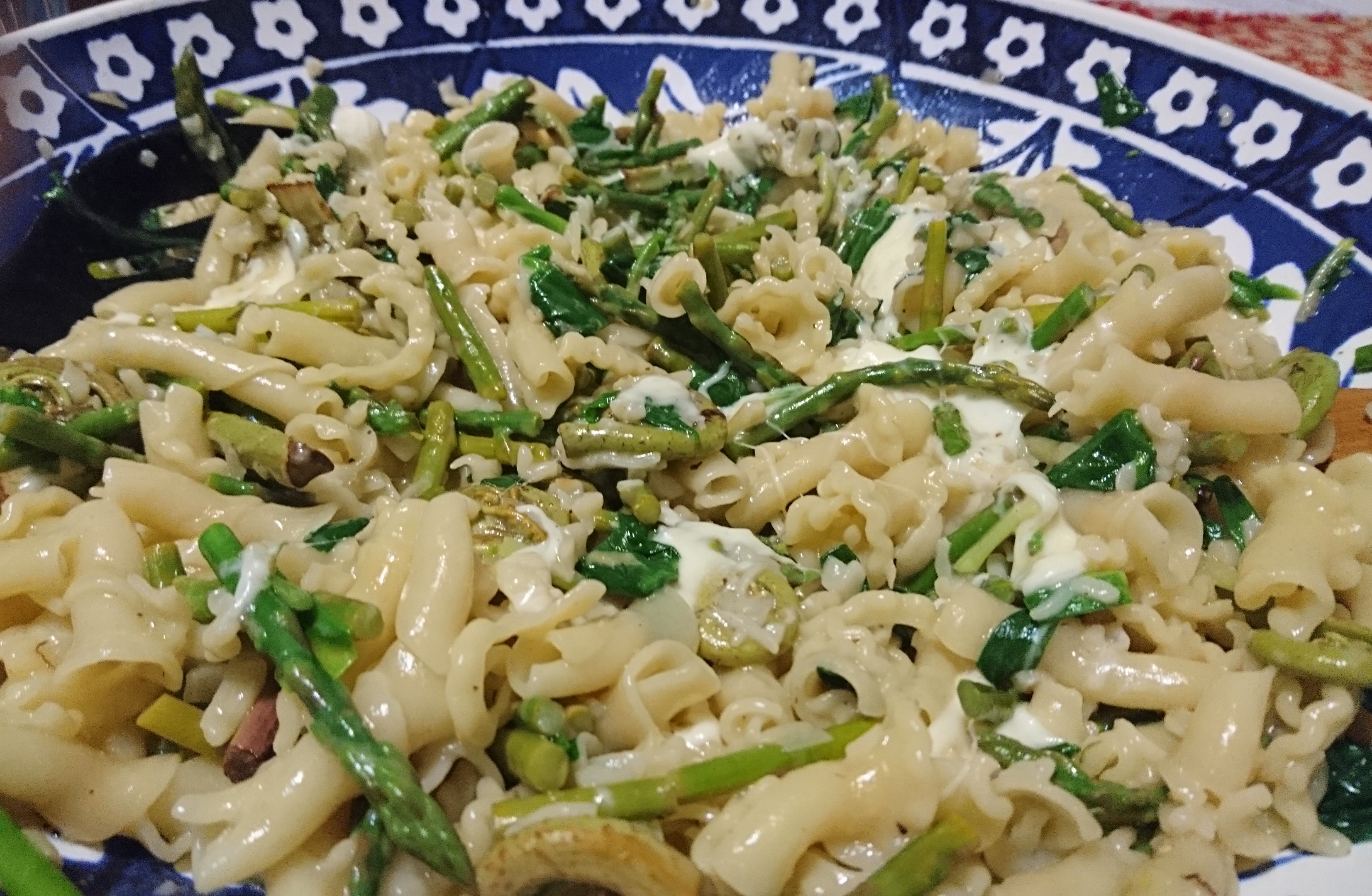 pasta with crescenza and veggies in a big bowl